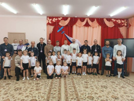Спортивный праздник с папами к 23 февраля. Спортивный праздник с папами к 23 февраля.